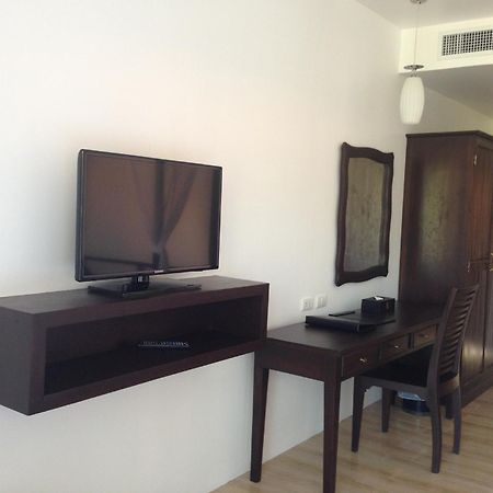 Blue Bay Resort - Access To Pool And Beach-Phuket & Krabi Ko Yao Extérieur photo A television set in a hotel room