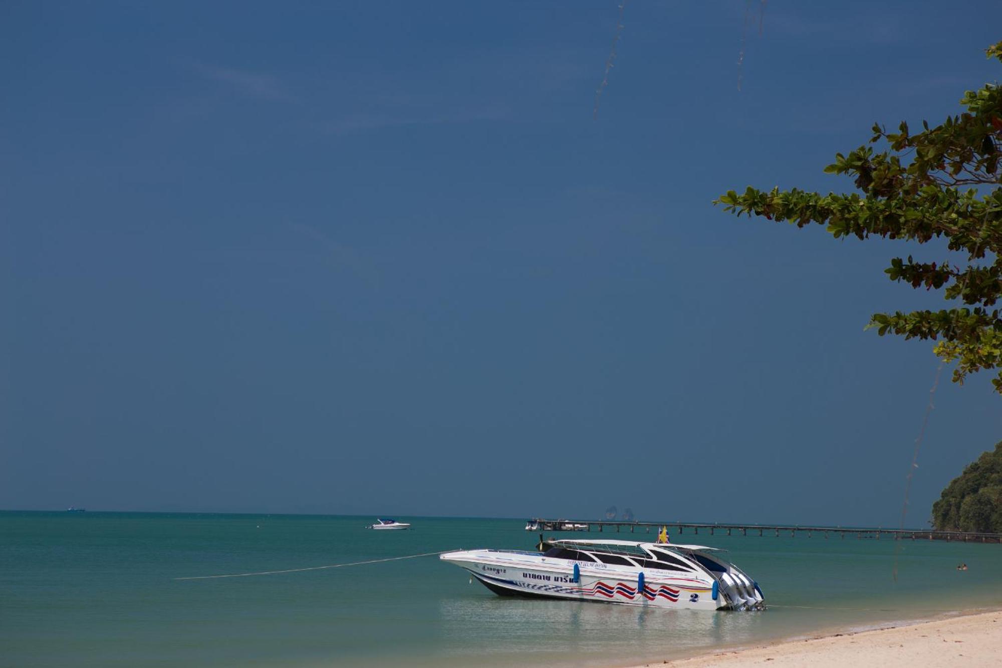 Blue Bay Resort - Access To Pool And Beach-Phuket & Krabi Ko Yao Extérieur photo Hua Hin beach