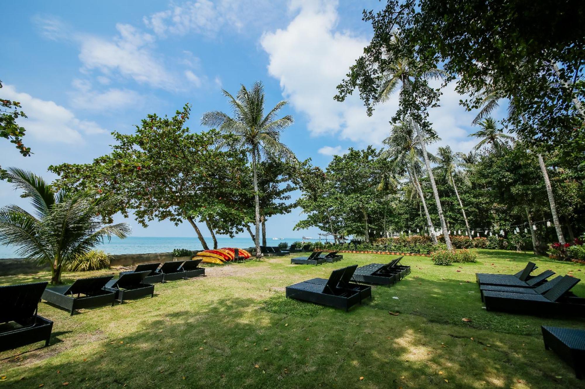 Blue Bay Resort - Access To Pool And Beach-Phuket & Krabi Ko Yao Extérieur photo The beach at the resort