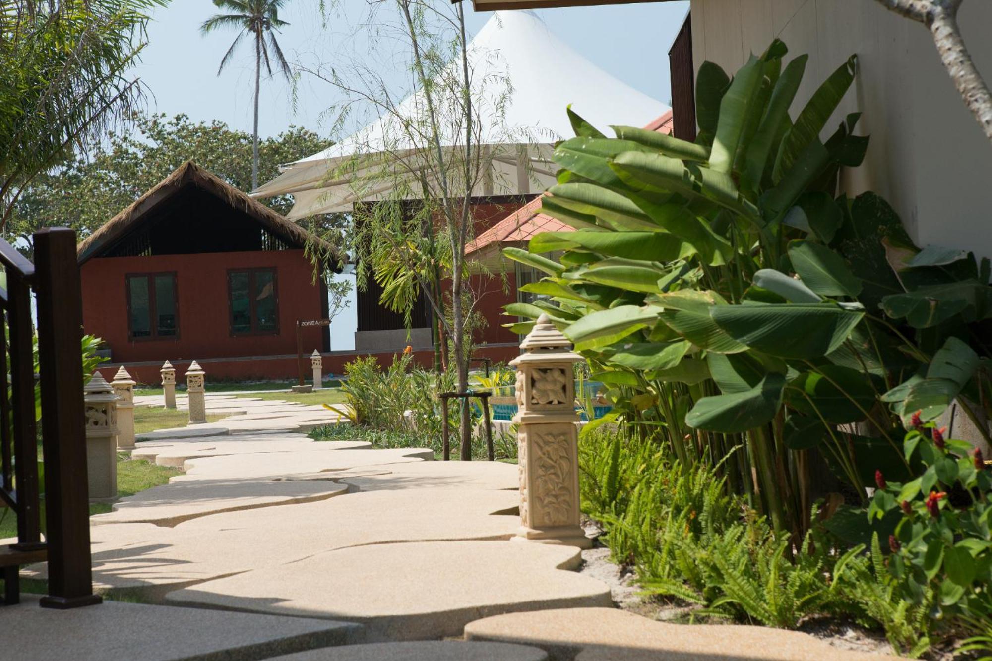 Blue Bay Resort - Access To Pool And Beach-Phuket & Krabi Ko Yao Extérieur photo The resort's grounds