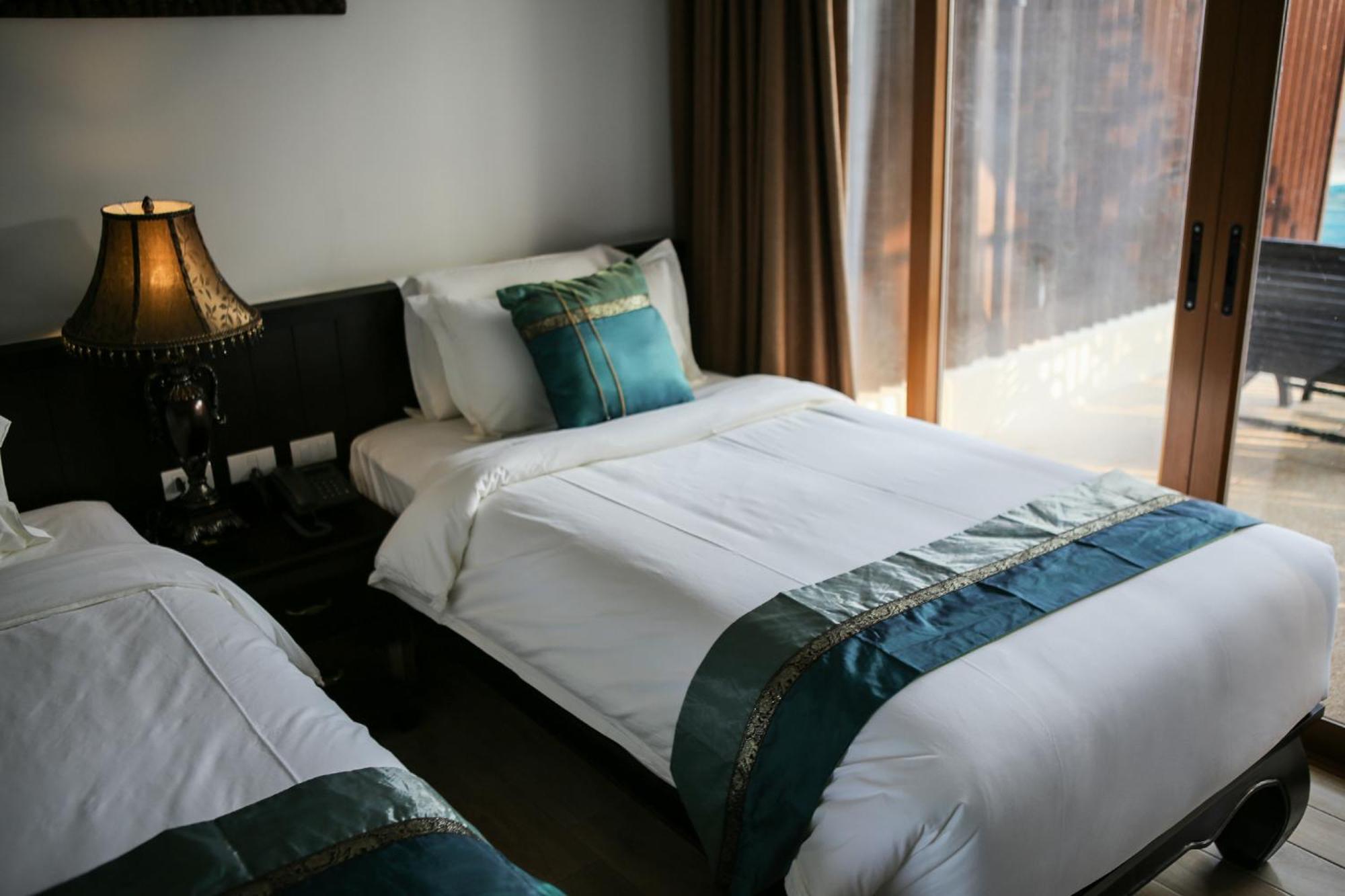 Blue Bay Resort - Access To Pool And Beach-Phuket & Krabi Ko Yao Extérieur photo A bed runner