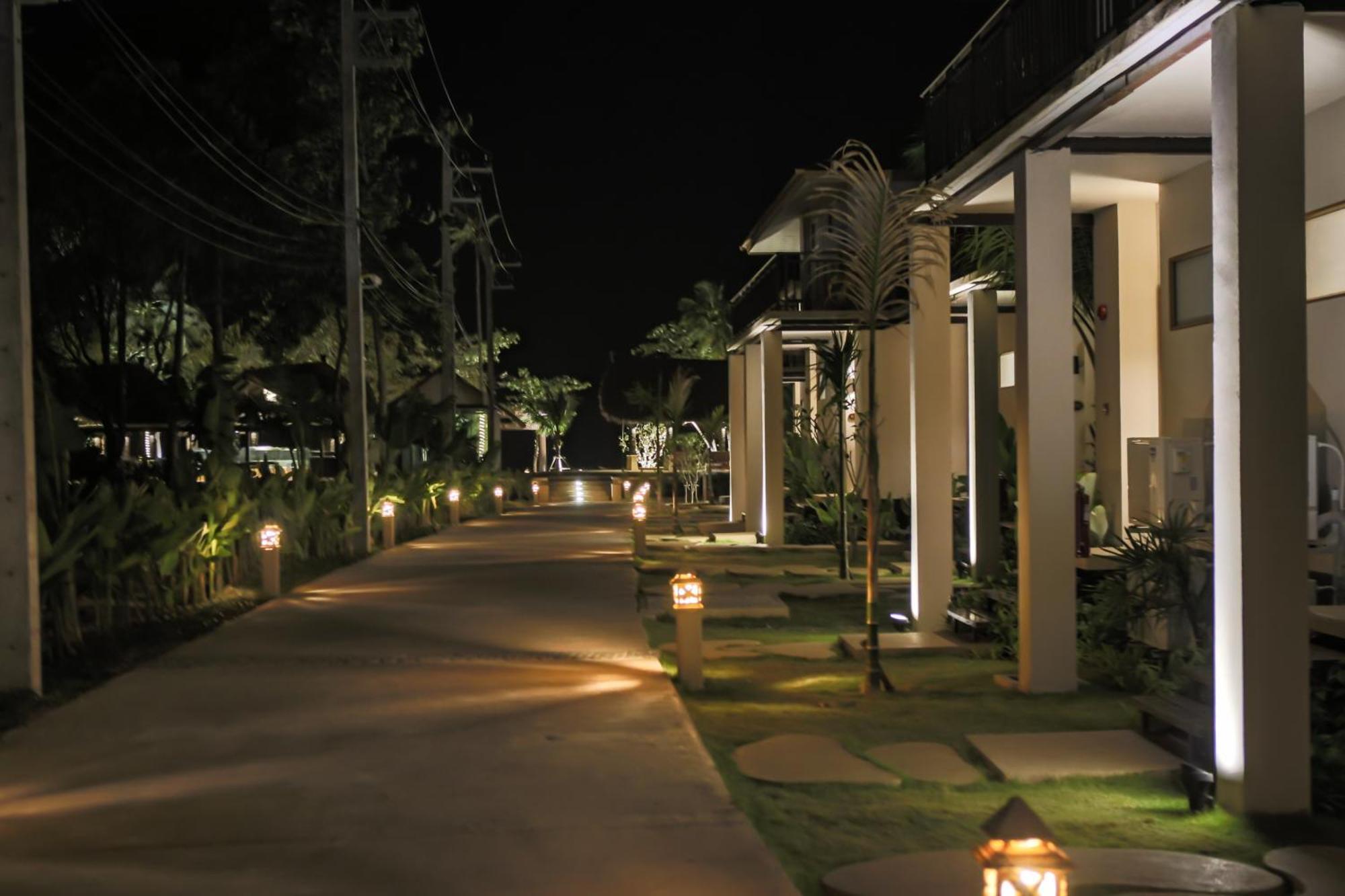 Blue Bay Resort - Access To Pool And Beach-Phuket & Krabi Ko Yao Extérieur photo The Village at night